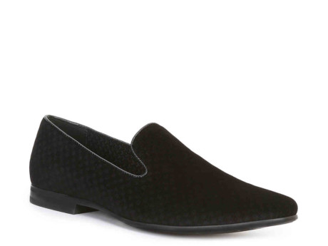 Velvet brings a rich appeal to the Cloak loafers from Giorgio Brutini. Wear with tailored slacks and a preppy polo for a vacation-ready outfit.   FEATURES